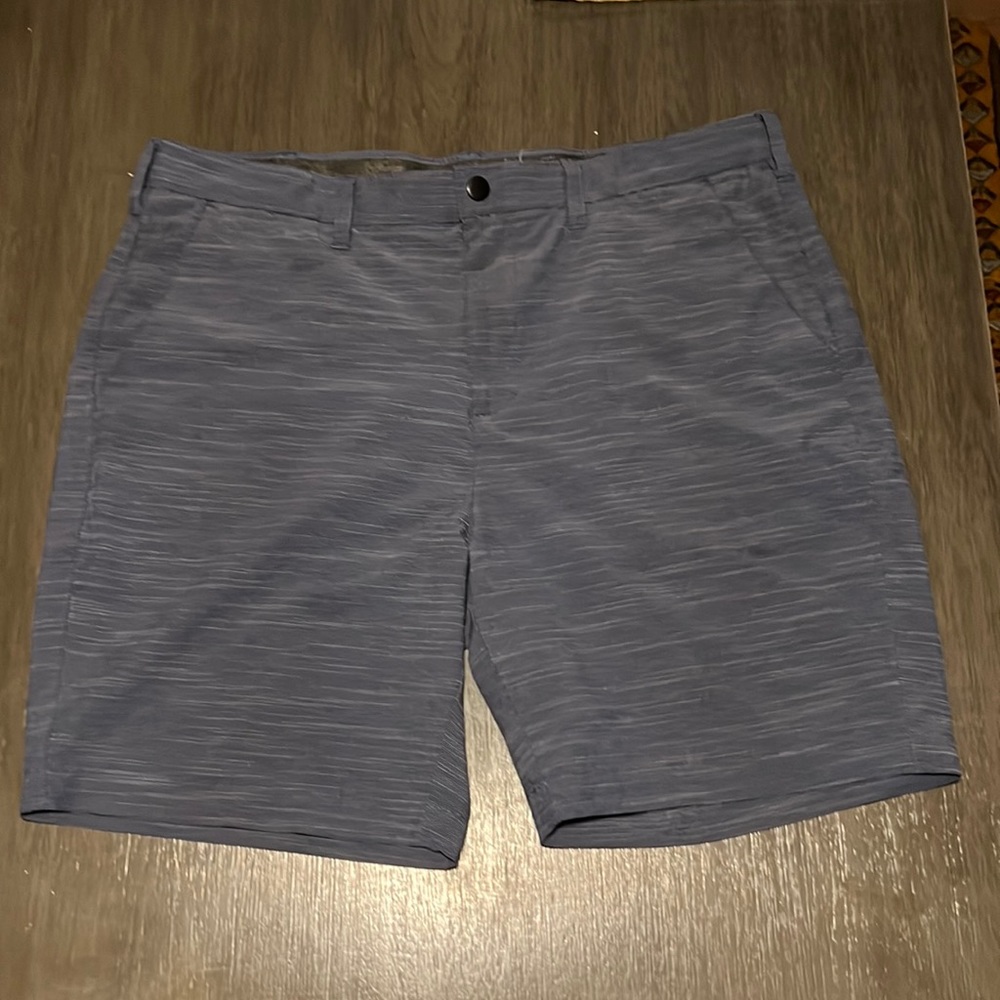 Lightly worn Apt 9 size 38 shorts
